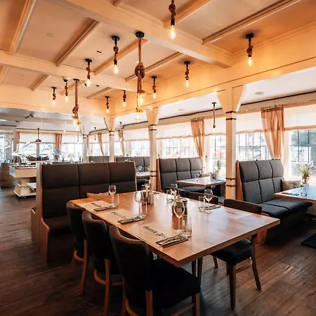 Gorch Fock فندق 3*